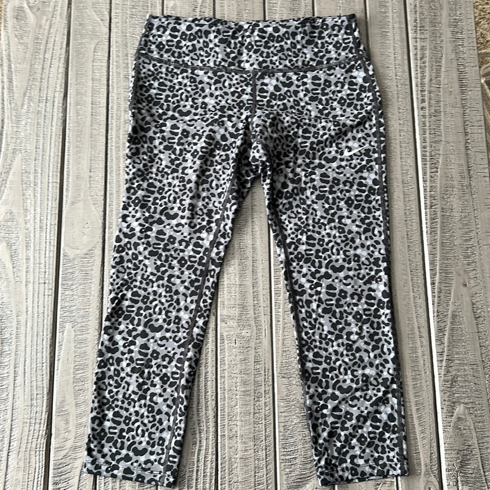 Nike compression reflective capri leggings